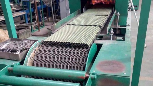 金屬網(wǎng)帶跑偏是什么原因？如何調(diào)整？