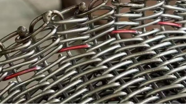 驕陽(yáng)熱處理正火爐網(wǎng)帶再升級(jí)：邊緣折邊+U型插銷(xiāo)