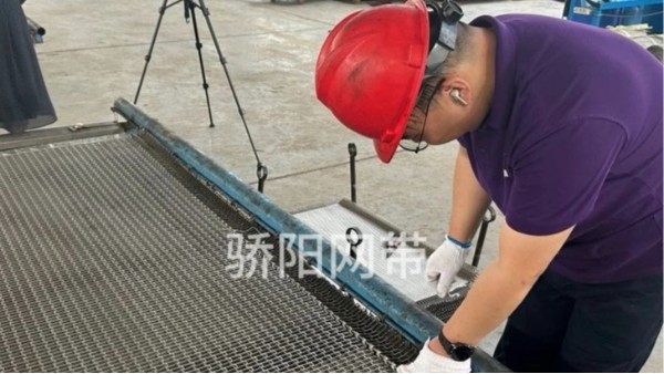 鋁液過(guò)濾的平頂鏈蝴蝶壓板長(zhǎng)城網(wǎng)帶怎么選？